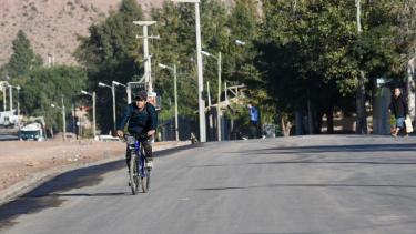 La calle Poliansky suma nuevas cuadras de asfalto.  Foto: Matías Subat