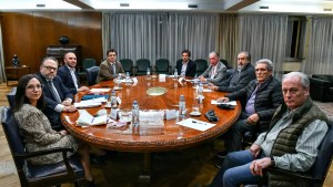 Cumbre del Gobierno con la UIA y la CGT para intentar controlar la inflación