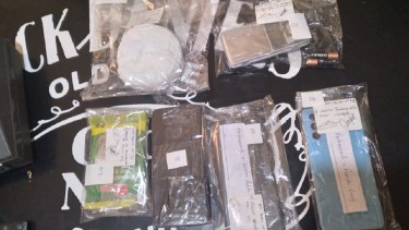 Secuestran droga y un arma en un allanamiento en la zona céntrica de Villa Regina