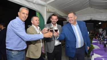 Con la bendición de frutos comenzó la Fiesta Provincial de la Vendimia en Regina