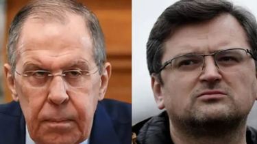 El ministro de Relaciones Exteriores de Rusia, Sergei Lavrov, y su homólogo ucraniano, Dmytro Kuleba