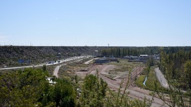 Bertoldi aseguró que el crecimiento poblacional irá sobre las chacras, porque donde se iba a urbanizar "pasa el nuevo ejido de Neuquén" (foto Matías Subat)
