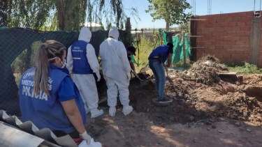 El cuerpo fue desenterrado el pasado viernes 11. (Gentileza Centenario Digital)