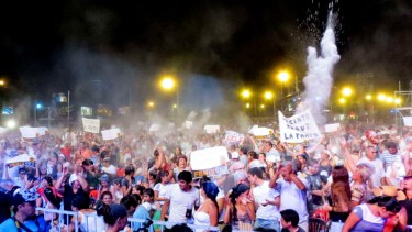 La Chaya, en La Rioja es la diversión hecha festival. Es un carnaval anticipado, donde la harina está en primer plano y donde no falta la espuma ni el agua. 