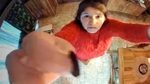 La acusan de causarle lesiones graves a una mujer de 100 años que cuidaba en Bariloche