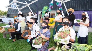 Hoy habrá espectáculos gratuitos en el centro de Regina para comenzar a vivir la Fiesta Provincial de la Vendimia. (Foto Néstor Salas)