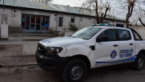 Secuestraron un arma de fuego y un hombre fue detenido tras varios allanamientos en el norte de Roca