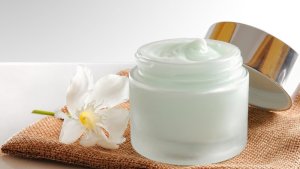 La Anmat prohibió la venta de 10 cremas y geles por ser «riesgosos para la salud»