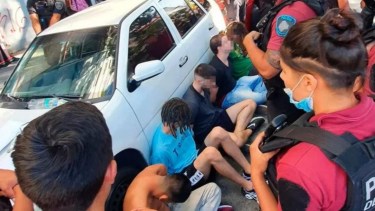 Los seis acusados de violar grupalmente a una joven de 20 años fueron detenidos y mañana serán indagados.