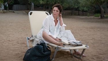 «La hija oscura» suma premios antes de los Óscar