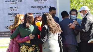 Se reconstruyó el cartel que indica los nombres de los desaparecidos. (Foto: Andrea Vazquez)