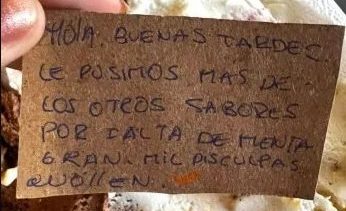 El cartelito con el que llegó el pedido y que indignó a la usuaria.-