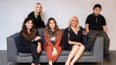 "Queremos que se aclare quién es cada cual en esta historia", reclamaron las exparejas de Maradona, junto a sus hijos. 