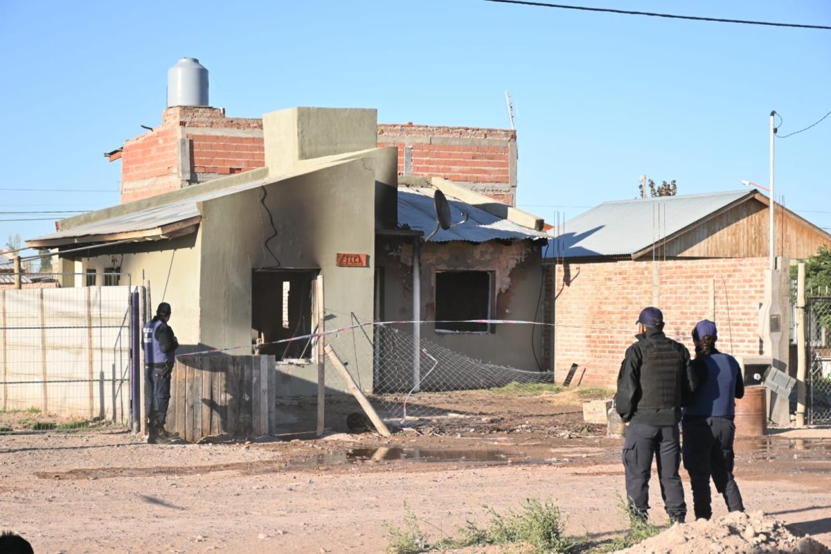 El incendio se registró en una vivienda del Loteo Social 4. Foto: Flor Salto