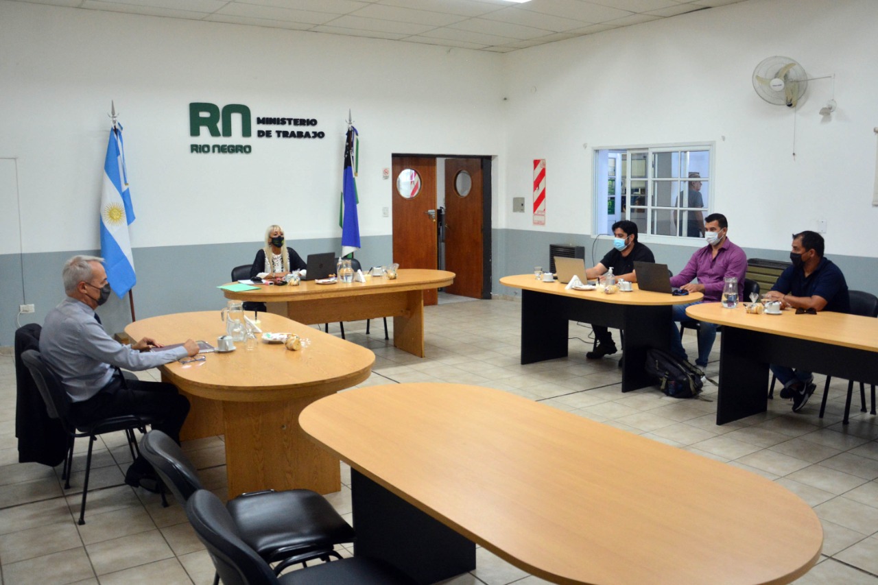 En Trabajo se realizó este viernes la paritaria judicial, entre Sitrajur y el representante del STJ. Foto: Marcelo Ochoa.