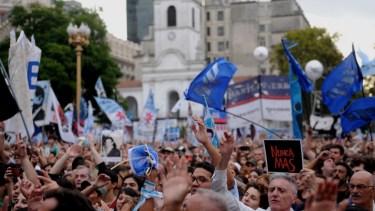 24 de marzo | La consigna este año será la de intervenir los barbijos con consignas como #NuncaMás #Son30Mil #DóndeEstán para usarlos durante la movilización. 