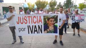 Marcharon para pedir justicia por Ivan Gerle, el joven asesinado en las puertas de una escuela de Regina