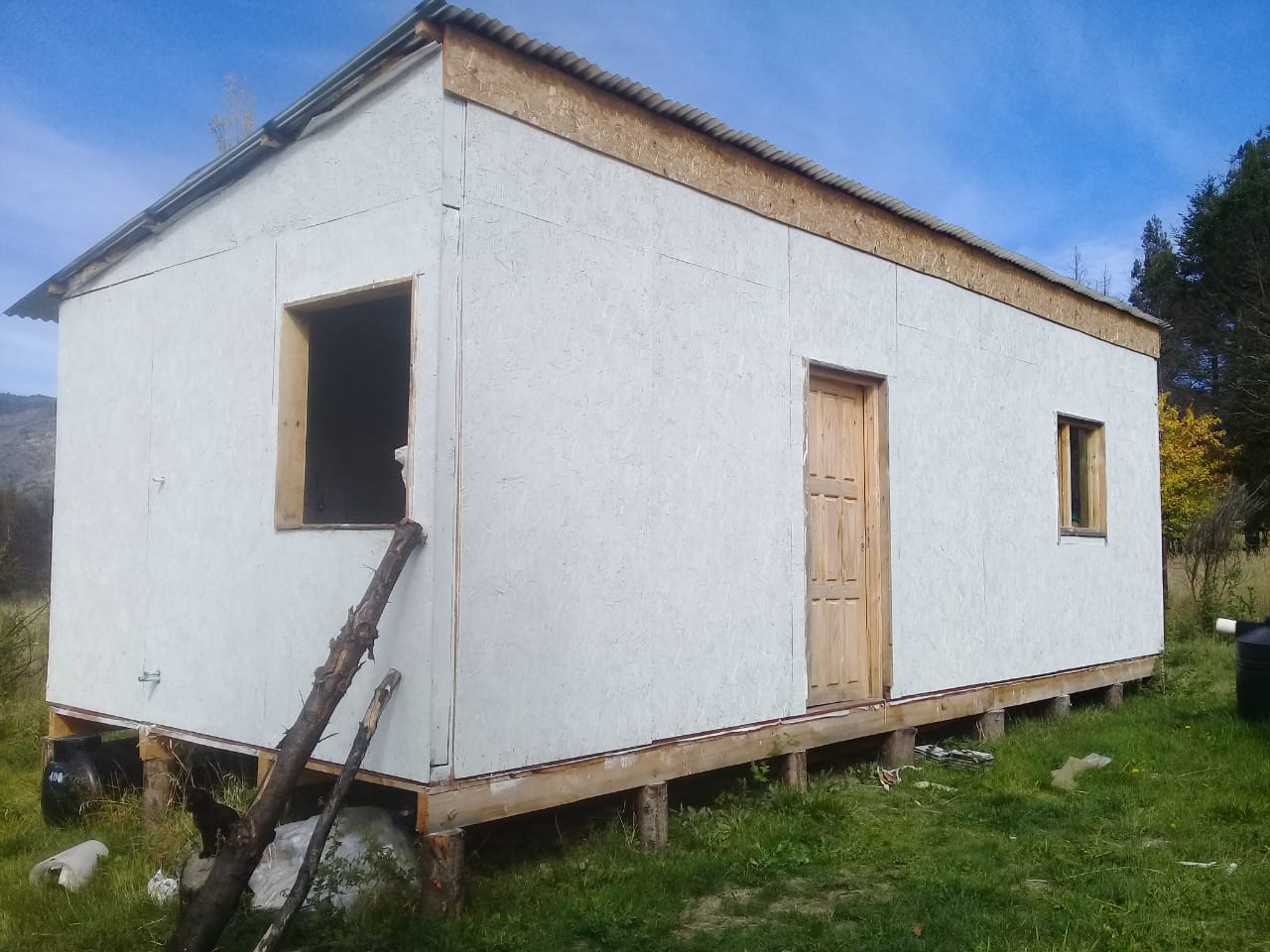 Los módulos habitacionales fueron entregados por Nación para los afectados por los incendios en El Hoyo y Lago Puelo. Gentileza 