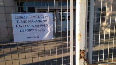 Alto nivel de adhesión al paro de docentes y porteros en las escuelas de Villa Regina