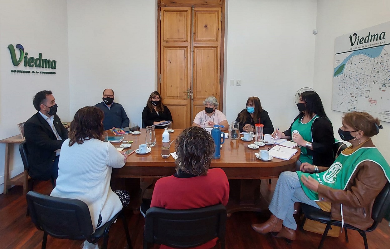 La reunión de la Mesa de la Función Pública fue encabezada por el jefe de Gabinete, Marcos Castro. Foto: gentileza.