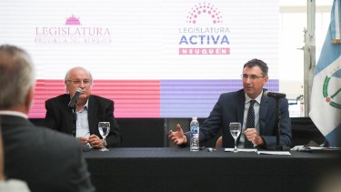 El juez Pascuarelli (a la derecha) y el presidente del Colegio de Abogados, Marcelo Iñíguez. (Gentileza)