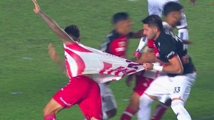 Los dos penales no cobrados por Pitana en el clásico santafesino
