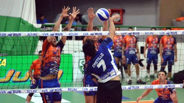 El Dino ganaba 2 a 0 y lo perdió en el tie-break. (Foto: Prensa Aclav)