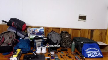 Los tres demorados se habrían fugado con objetos robados en Villa  la Angostura. Foto: Gentileza policía de Neuquén