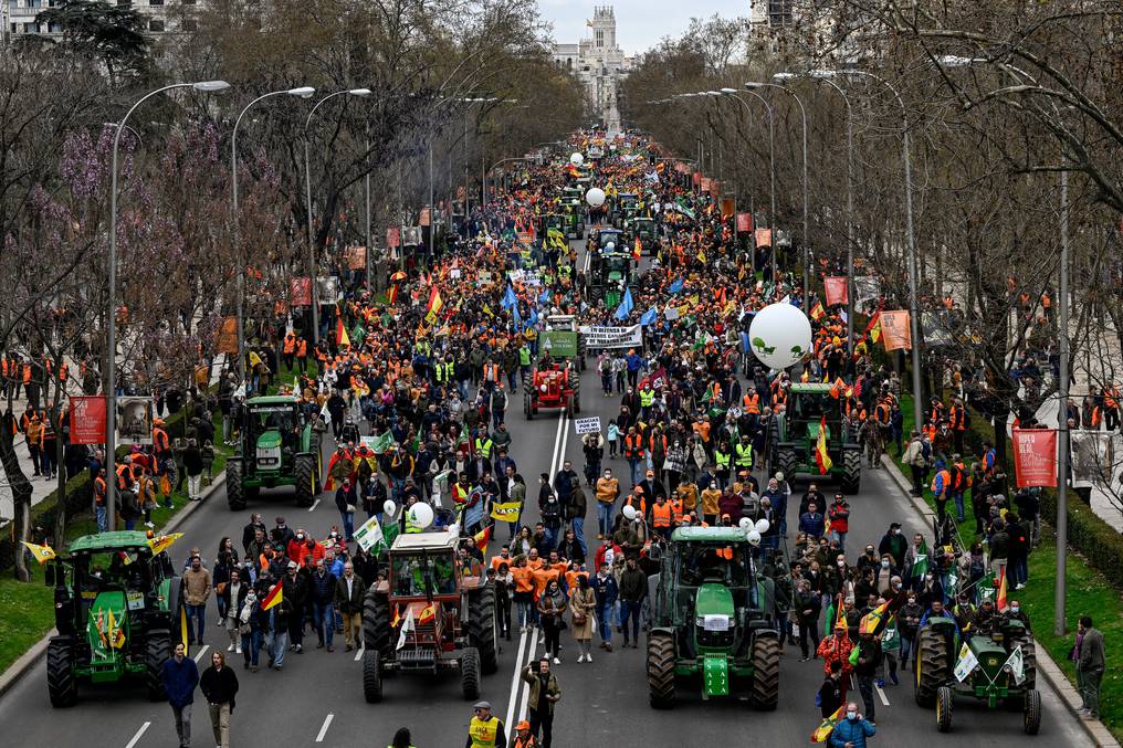 Los manifestantes recorrieron cuatro kilómetros por avenidas céntricas de Madrid, desde la sede del Ministerio para la Transición Ecológica hasta la del Ministerio de Agricultura.