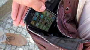Desesperado pedido de una madre en Roca: le robaron el celular con el único recuerdo grabado de su hijo