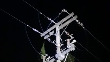 En la madrugada robaron cables eléctricos en la zona urbana de Regina. (Foto gentileza)