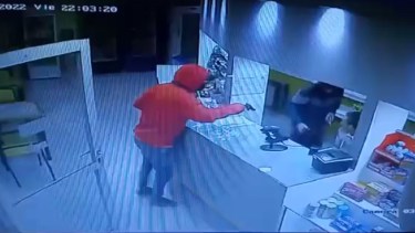A punta de pistola robaron en una estación de servicios en Huergo