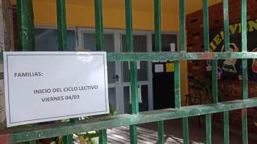 En algunas escuelas se anunció que el ciclo lectivo comenzará directamente el viernes. (foto: César Izza)