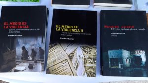 Presentan un libro que analiza cómo los medios informan sobre la violencia