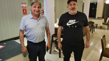 Foto de noviembre cuando Aguiar se encontró ocasionalmente con Stopiello y, luego, difundió por las redes para felicitarlo por la promoción de su cartera de Trabajo a ministerio. Imagen y contacto que ayer recobró importancia.