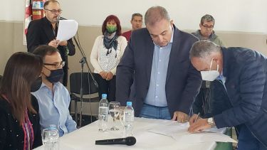 La firma del contrato estuvo a cargo del intendente Pedro Pesatti. Foto: gentileza.