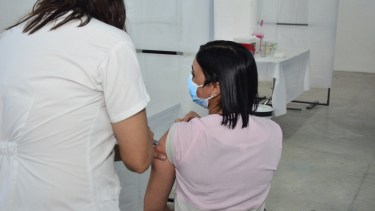 En el hospital de Regina se completará el esquema de vacunación en mayores de 18 años.