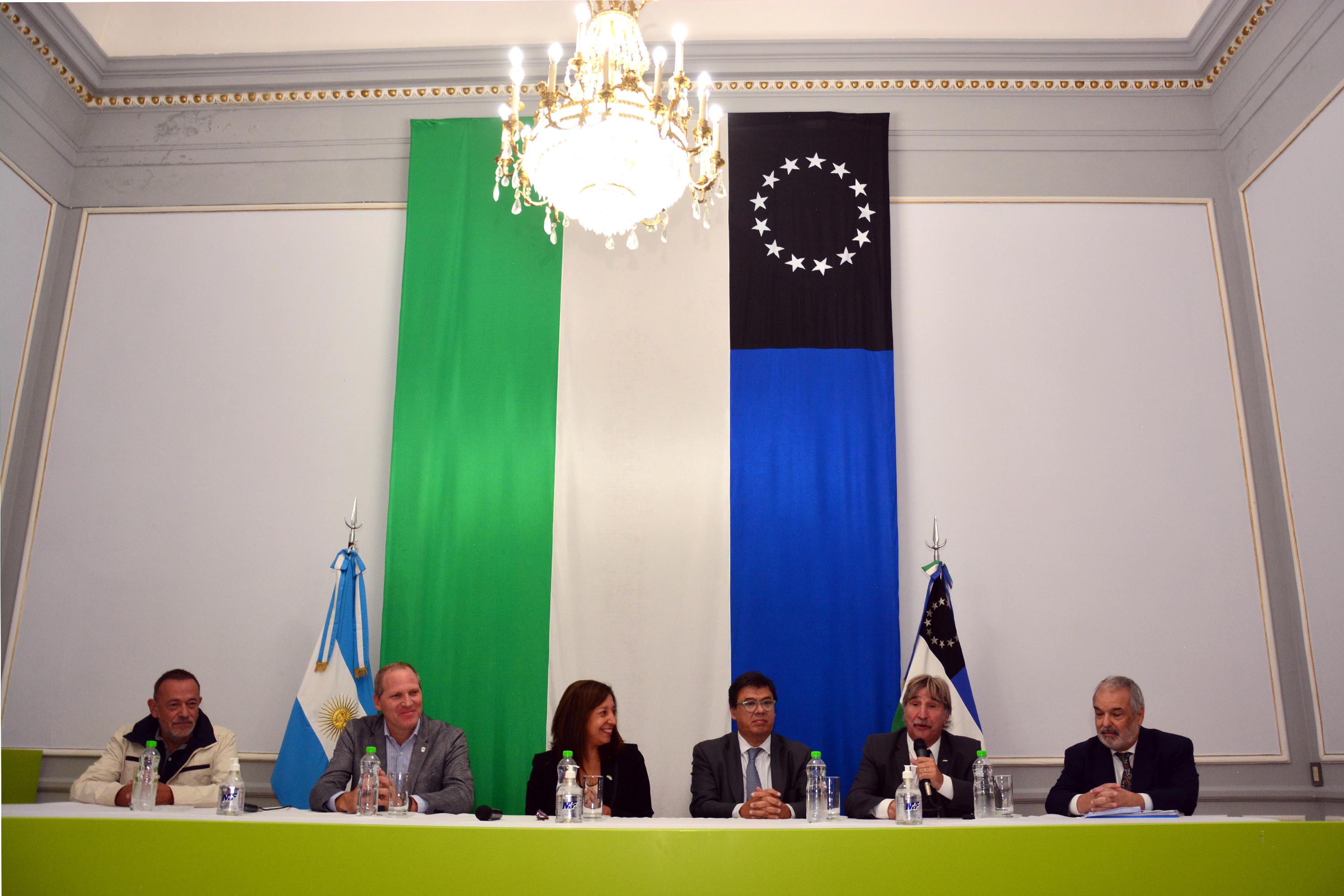 El acto se realizó en el Salón Gris de Casa de Gobierno en la capital rionegrina. Foto: Marcelo Ochoa