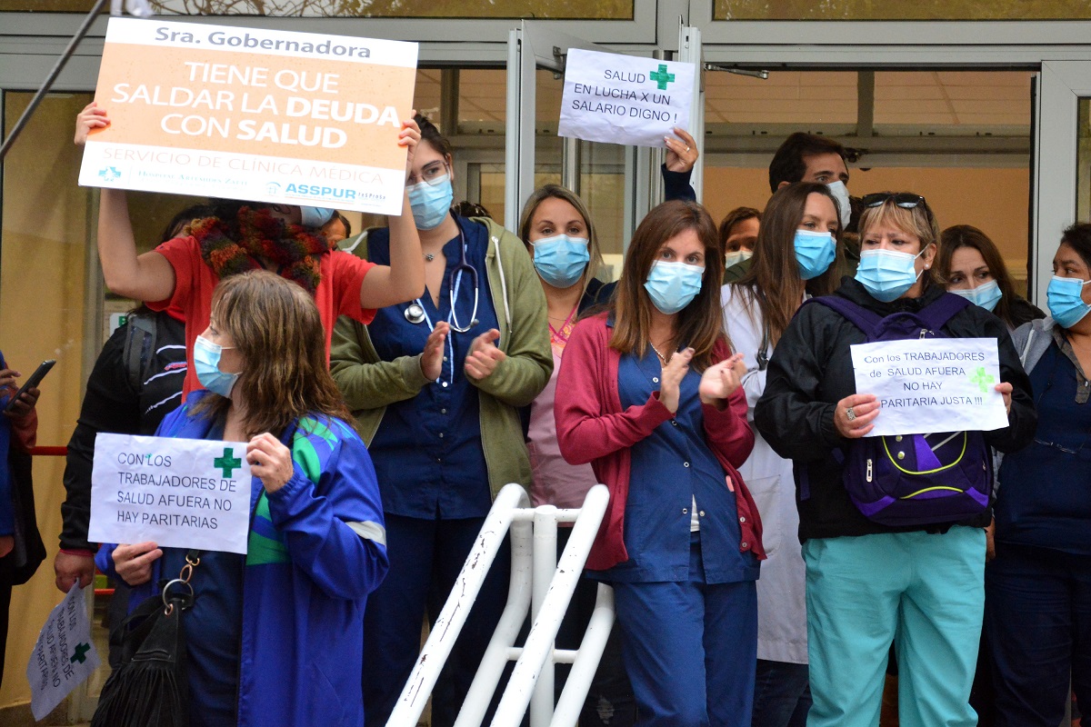 La Protesta en Viedma se concentró en el hospital Zatti. Foto: Marcelo Ochoa