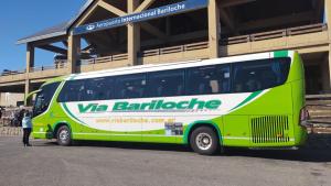 Lanzan un servicio terrestre desde el aeropuerto de Bariloche a El Bolsón, La Angostura y San Martín