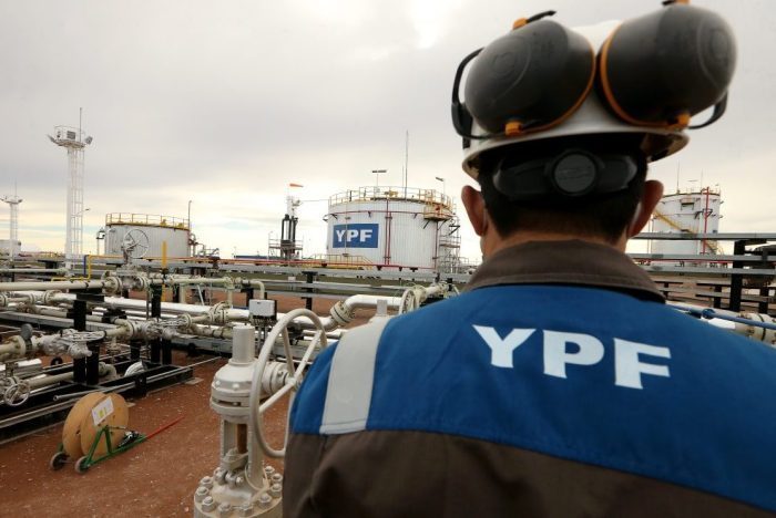 El plan de YPF comienza con la exportación de petróleo.
