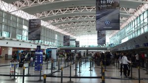 Migraciones simplifica requisitos para las personas que viajen al exterior