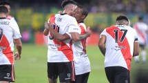 Imagen de River le ganó un partidazo a Defensa en Varela y sigue de cerca a Racing en la Zona 1: mirá los goles