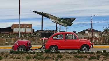 En el camino: Noemí y Pablo a bordo del entrañable Coco en busca de nuevos destinos.