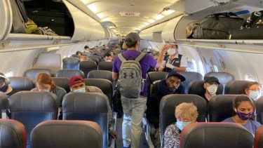 Son varios los países que relajan los protocolos instalados durante la pandemia, y de la misma manera comienzan a actuar las aerolíneas.