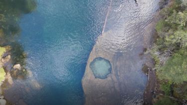 Las piletas naturales del Río Manso, más lindas de la Argentina. Foto y videos gentileza Omar Moya. (@omaralexismoya).