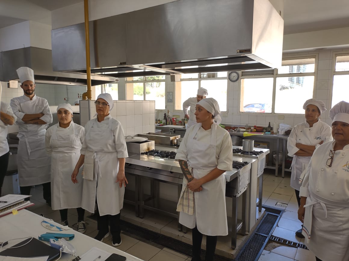 Dodici studenti del Rio Negro serviranno piatti regionali nelle scuole di cucina in Italia