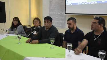 Junto a Mingot (centro): de Vicente (Patagonia), Gutiérrez (Atlético), Koon (Confluencia) y Villalba (Rincón). (Foto: Yamil Regules)