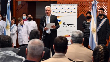 El intendente Zara encabezó el acto en Patagones. Foto: Marcelo Ochoa.