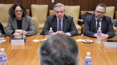 Fernández estuvo acompañado de Cecilia Todesca y Matías Kulfas.-